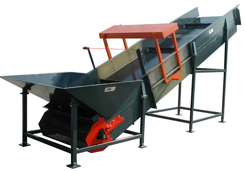 Recycle conveyor – Cleated belt conveyor with metal detector.