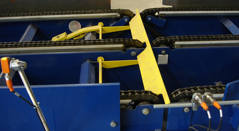 Three-Strand chain conveyor module using flat-sidebar style roller chains.